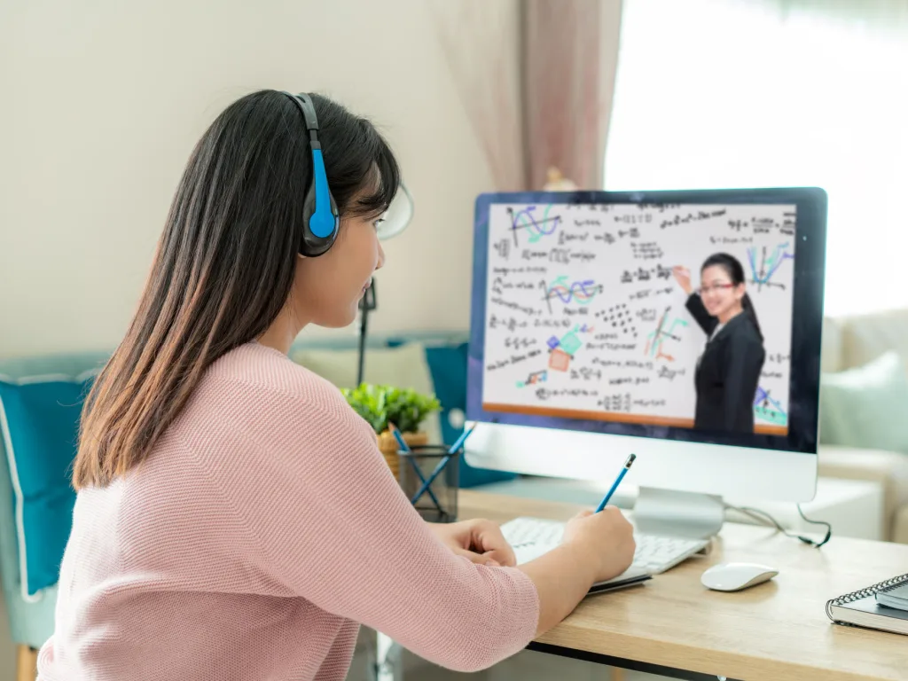 Navigating the Digital Classroom: The Future of Online Education in the 2020s and Beyond