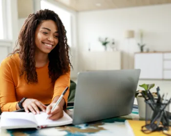 Online Learning vs. In-Person Classes: Which One Is Right?