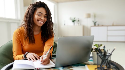 Online Learning vs. In-Person Classes: Which One Is Right?
